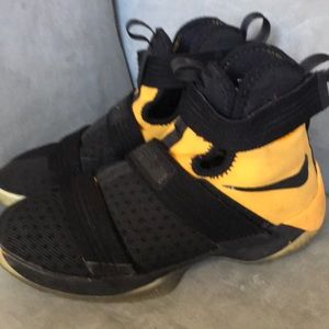Lebron Soldier 10 shoes. Basketball 🏀